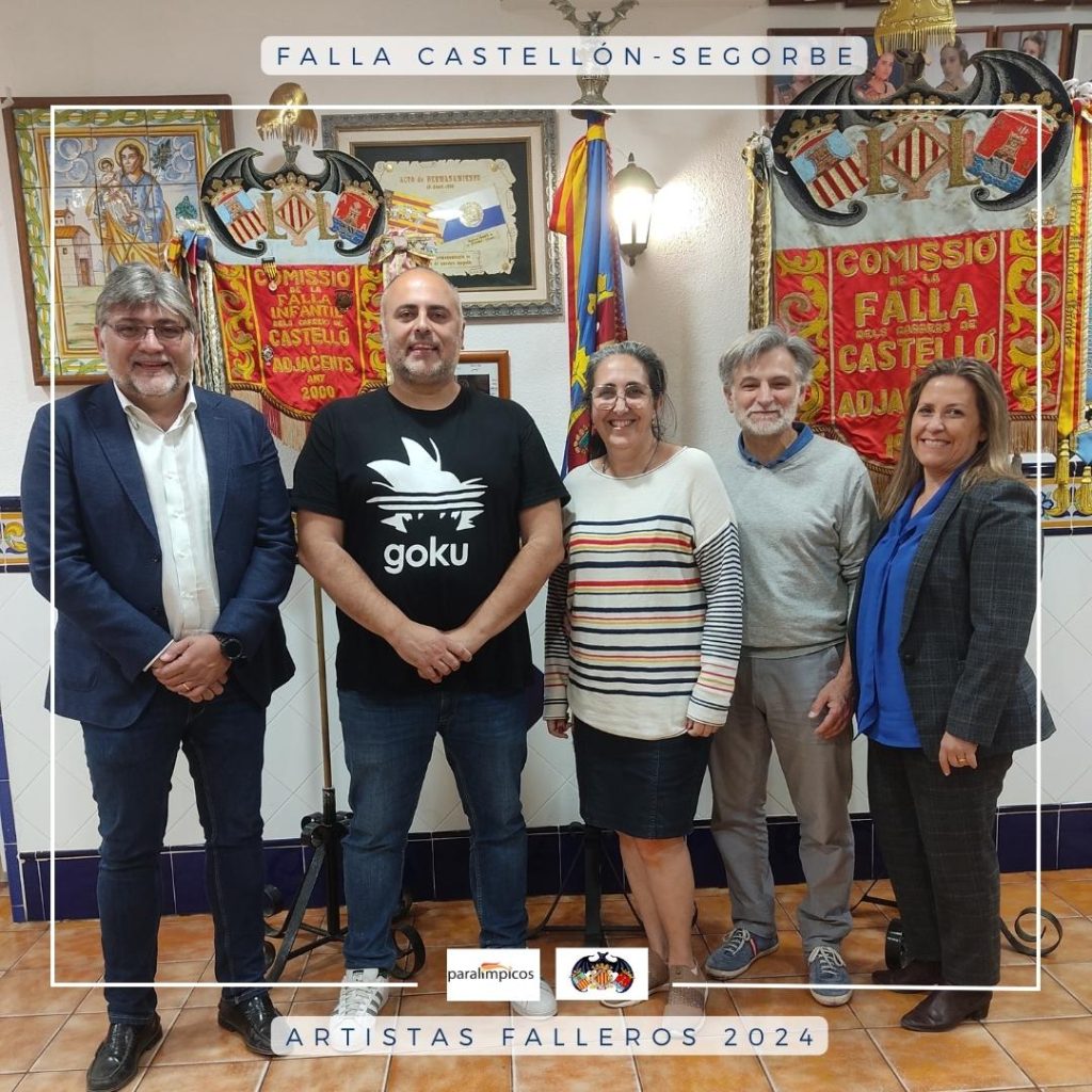Artistes Fallers que dedicaran les seues falles 2024 a l'esport paralímpic en Castelló -Segorbe amb els presidents Juan Sáiz i Mariam Sanmartín. Imatge: La comissió. 